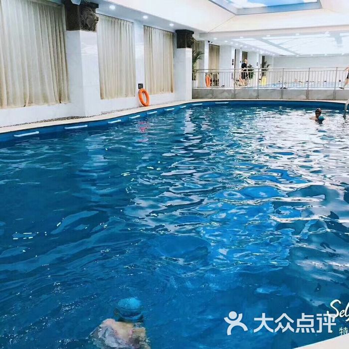 长乐公园西门游泳健身中心