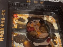 -老牌坊云南鱼豆花火锅(哈西万达店)