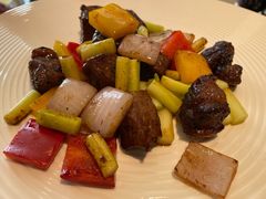 蜜椒琥珀牛肉粒-羡餐厅-千岛湖自由洲际殿