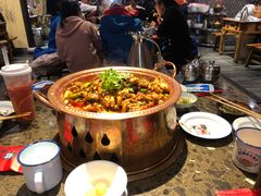 -沪小二炭火蛙锅(淮海中路美食不夜城店)