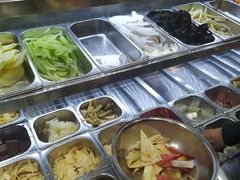 -愉肴麻辣香锅(中山路店)
