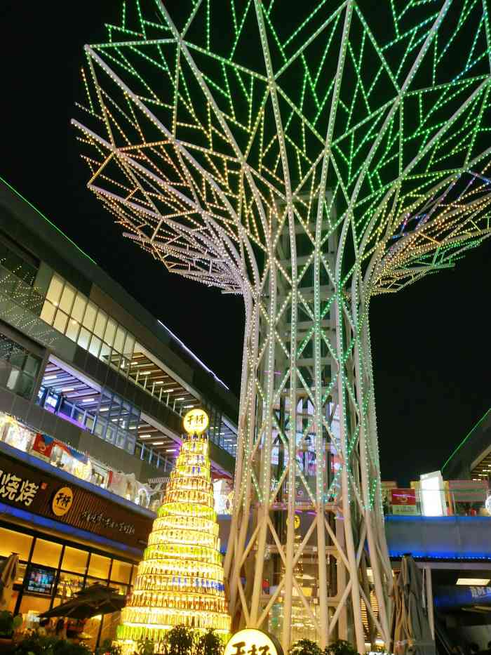 静安大融城-"离家比较近的新开的一家综合商场 里面吃饭.