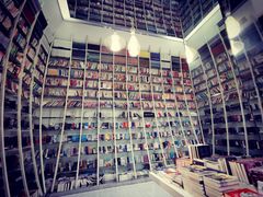 -钟书阁(松江泰晤士小镇店)