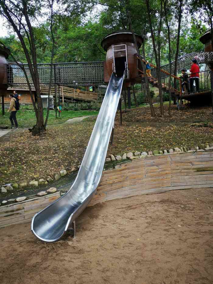 欢乐松鼠谷-"比较坑 很小的一片地方 没几只松鼠 景区.