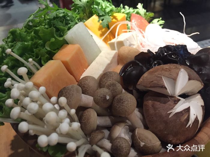 凑凑火锅·茶憩(来福士广场长宁店)时蔬拼盘图片 - 第1张