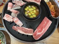 -江南猪肉商会无限续吃(弘大店)