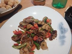 -头上红煨盐鸡·非遗院子餐厅