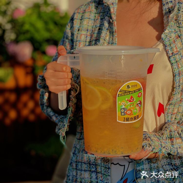 关于我去甜啦啦自己带桶接水果茶这件事..