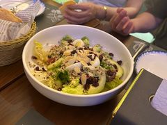 凯撒色拉-Ambra Haus琥珀屋精酿餐厅(宝山店)