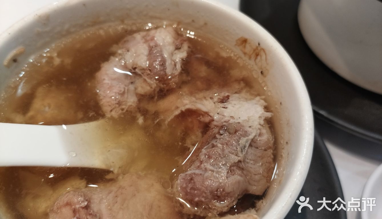 这一间客家菜顶呱呱，客似云来