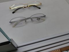 -翰佐蔡司小乐圆·依视路星趣控·暴龙眼镜折扣店