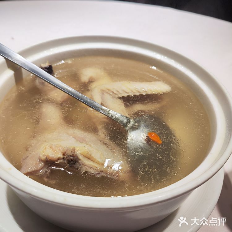 宝子们，今天来吃亚运村的大鸭梨啦！