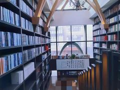 -钟书阁(松江泰晤士小镇店)