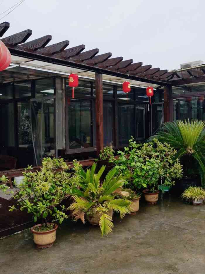 香喷喷快乐农庄-"去年来滴水湖然后过来吃过一次觉得服务还有.