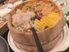 -帅巴人舅母子腊蹄民俗村