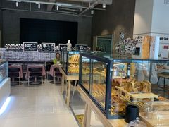 面包甜点陈列柜-熊叔熊婶面包房(团结湖店)