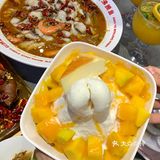服务员端上来的时候我就没惹不住先吃了一块