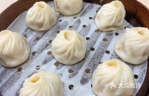Deluxe Steamed Pork Buns