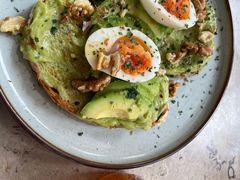 牛油果煮蛋吐司-RAC BAR(安福路店)