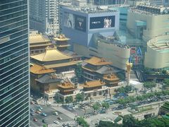 非常开阔的窗户可以看到静安寺的金碧辉煌哟-上海静安昆仑大酒店