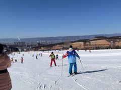 -采薇庄园四季滑雪场