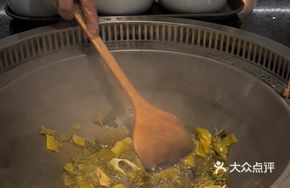 Sour Cabbage Bone Soup with Red Oil Spicy Pot