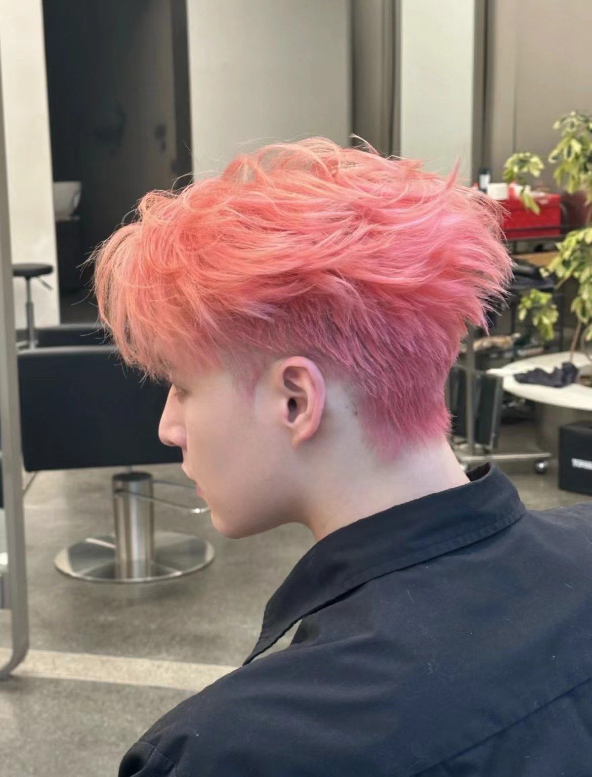 男生夏季显白发色樱花粉色