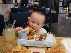 -汽车博物馆主题餐厅