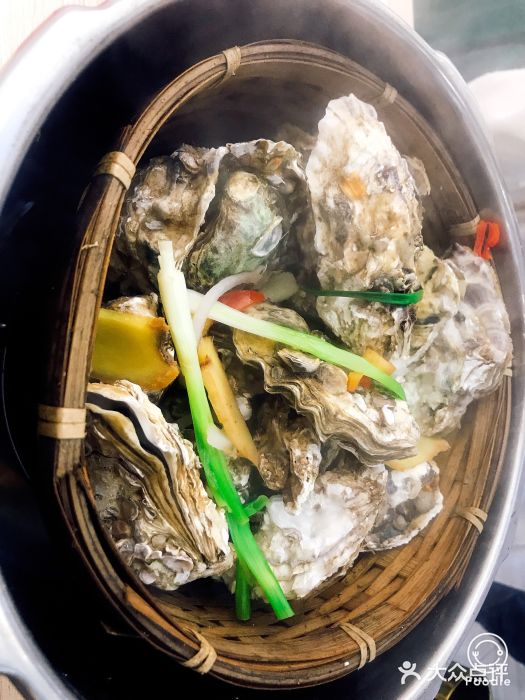 蚝老九·高压锅生蚝专门店(鑫泰街店)高压锅竹笼蒸生蚝图片