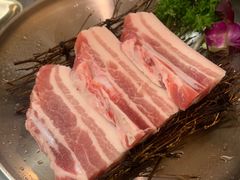 -围炉肉舍•炭烤活鳗•丹东海鲜烤肉(步行街店)