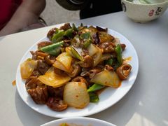 尖椒肥肠-东方古云家常菜