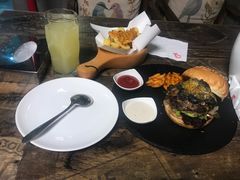 -HIGH FIVE哈福手工汉堡(桂林路店)