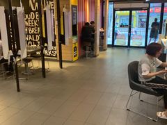大堂-麦当劳(新闸路店)