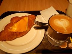 雙重芝士牛角包-麦当劳(星光行店)