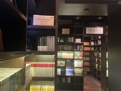 -钟书阁(松江泰晤士小镇店)