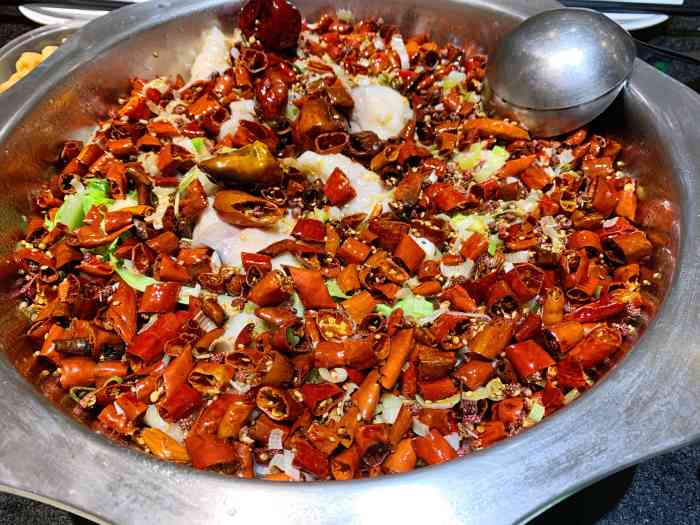 锦翔炝锅鱼已经好几个分店了品味依旧麻辣人流依旧火爆凤城六路店过道