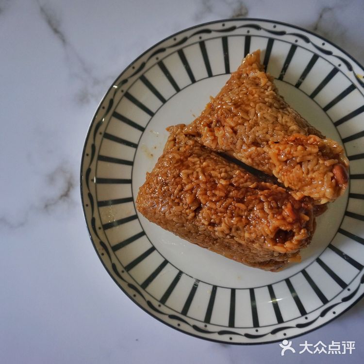 炒鸡无敌好吃的手工大肉粽，内馅简直绝了[得意]