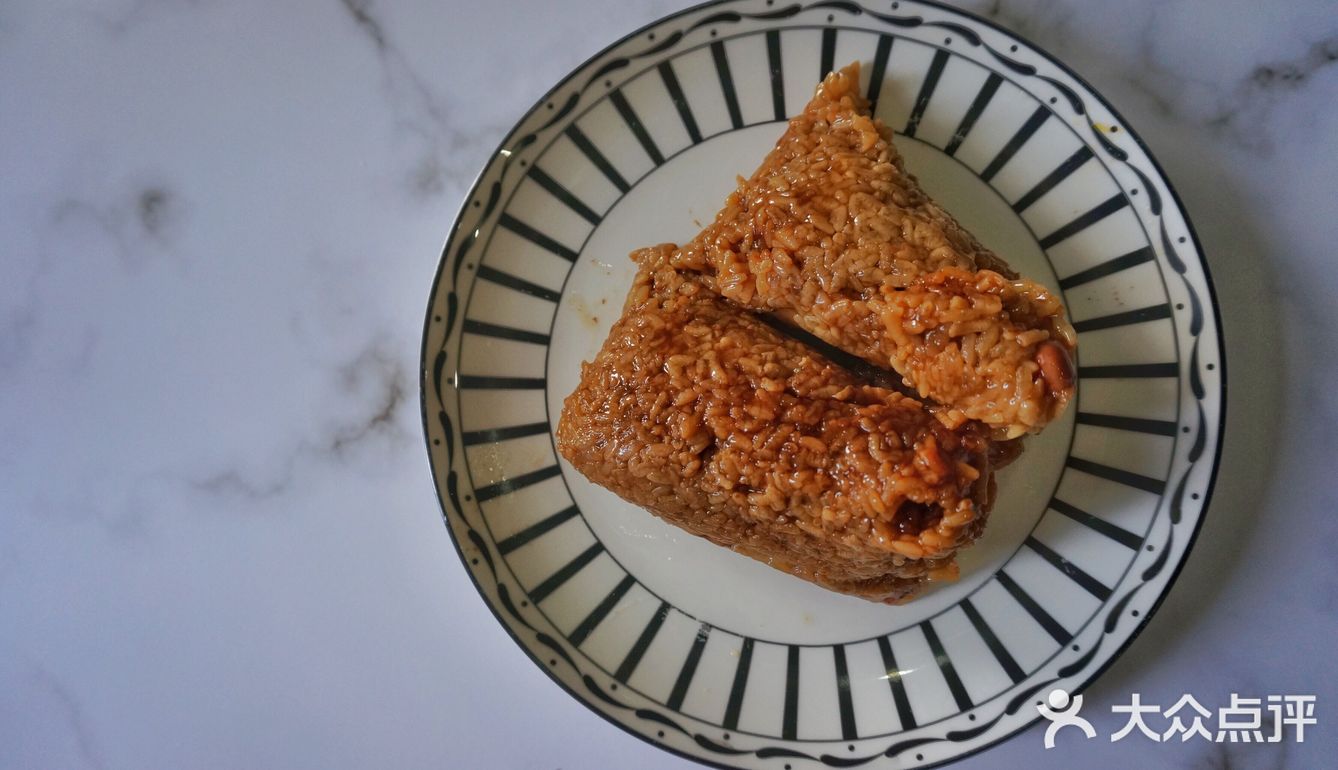 炒鸡无敌好吃的手工大肉粽，内馅简直绝了[得意]