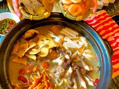 -慢丽江·云南野生菌土鸡锅(付家庄店)