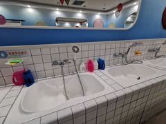 -嘻游纪儿童游泳课程中心(红博中央公园店)