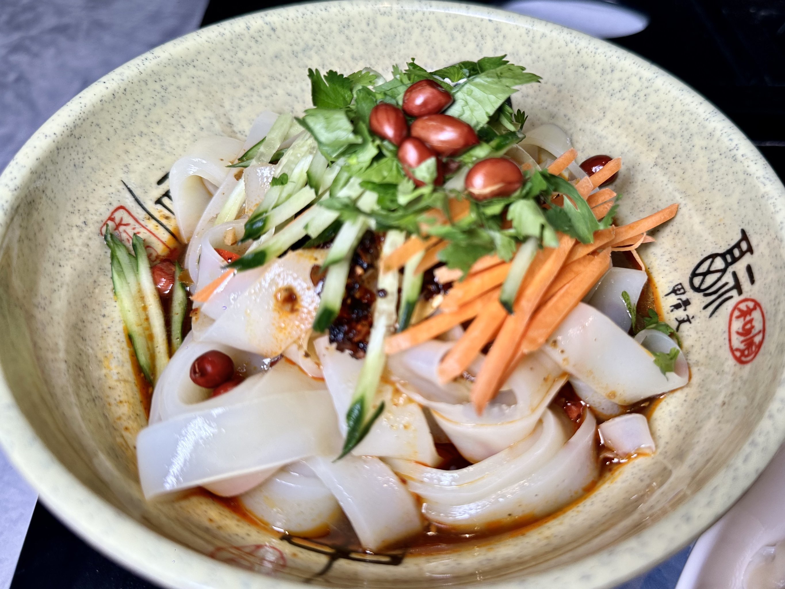足疗按摩~美女技师~影院~免费简餐饮品