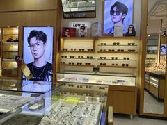 -光明眼镜·蔡司授权(徐泾店)