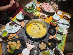 -洪氏嗨捞·广东猪肚鸡·椰子鸡火锅(西咸万象城店)