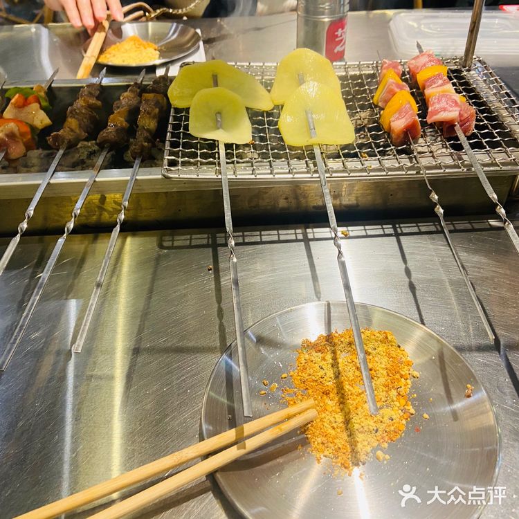 结果发现就在东站地铁Ｃ出口走一段就行