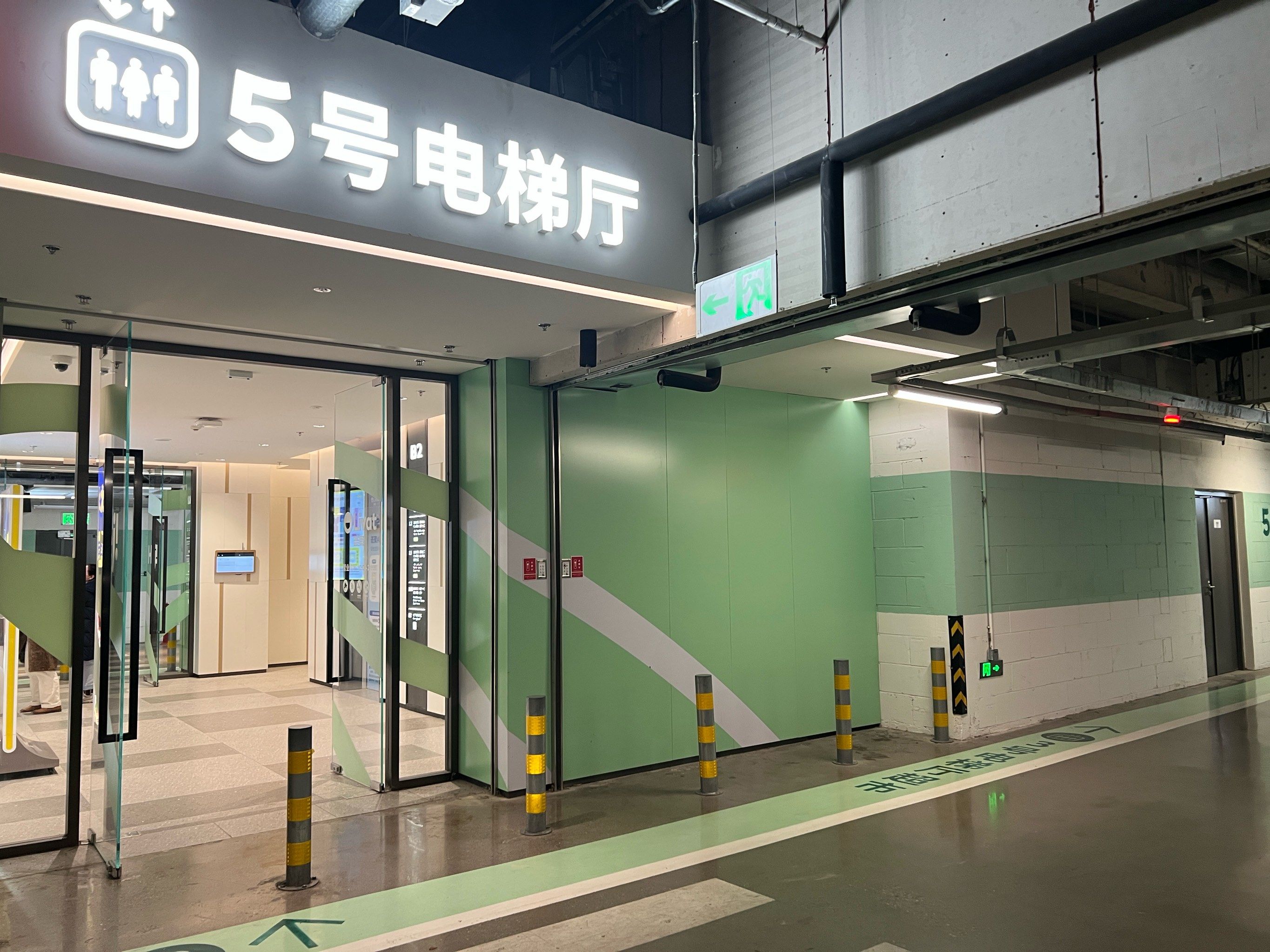 荟聚的停车场🅿️车位很多 会员还免🆓