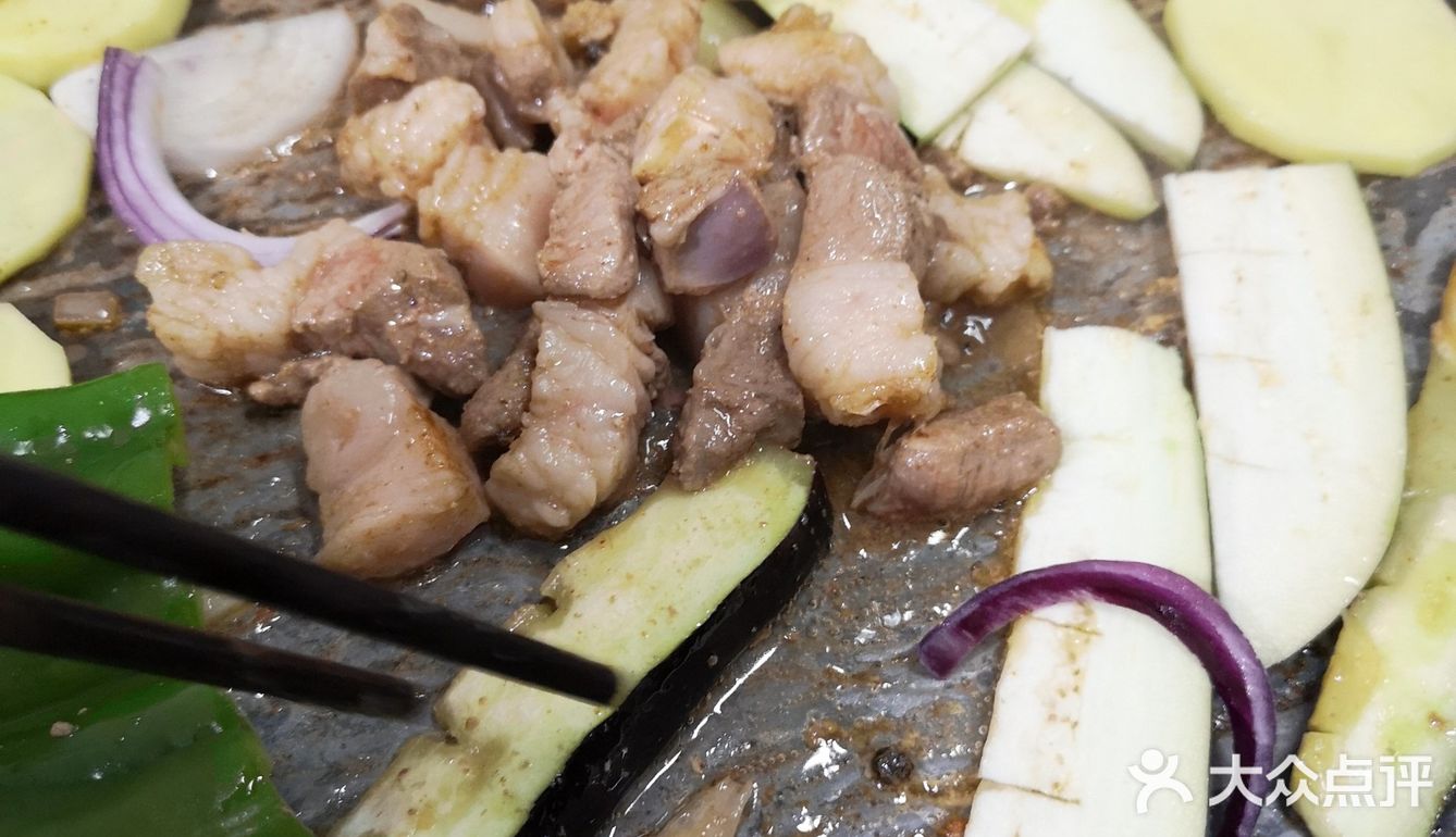 牛肉，五花肉，通通搬出来