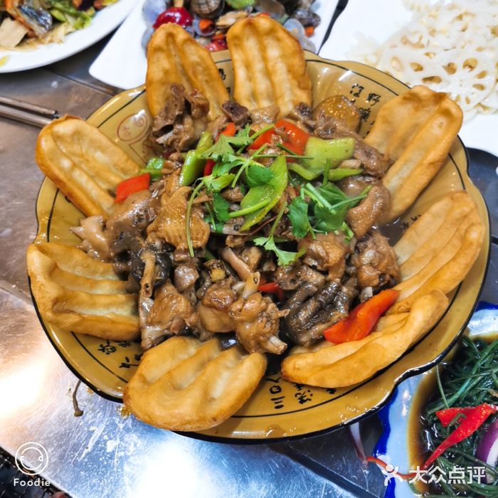 迎燕阁烤羊腿(二环南路店)地锅鸡图片