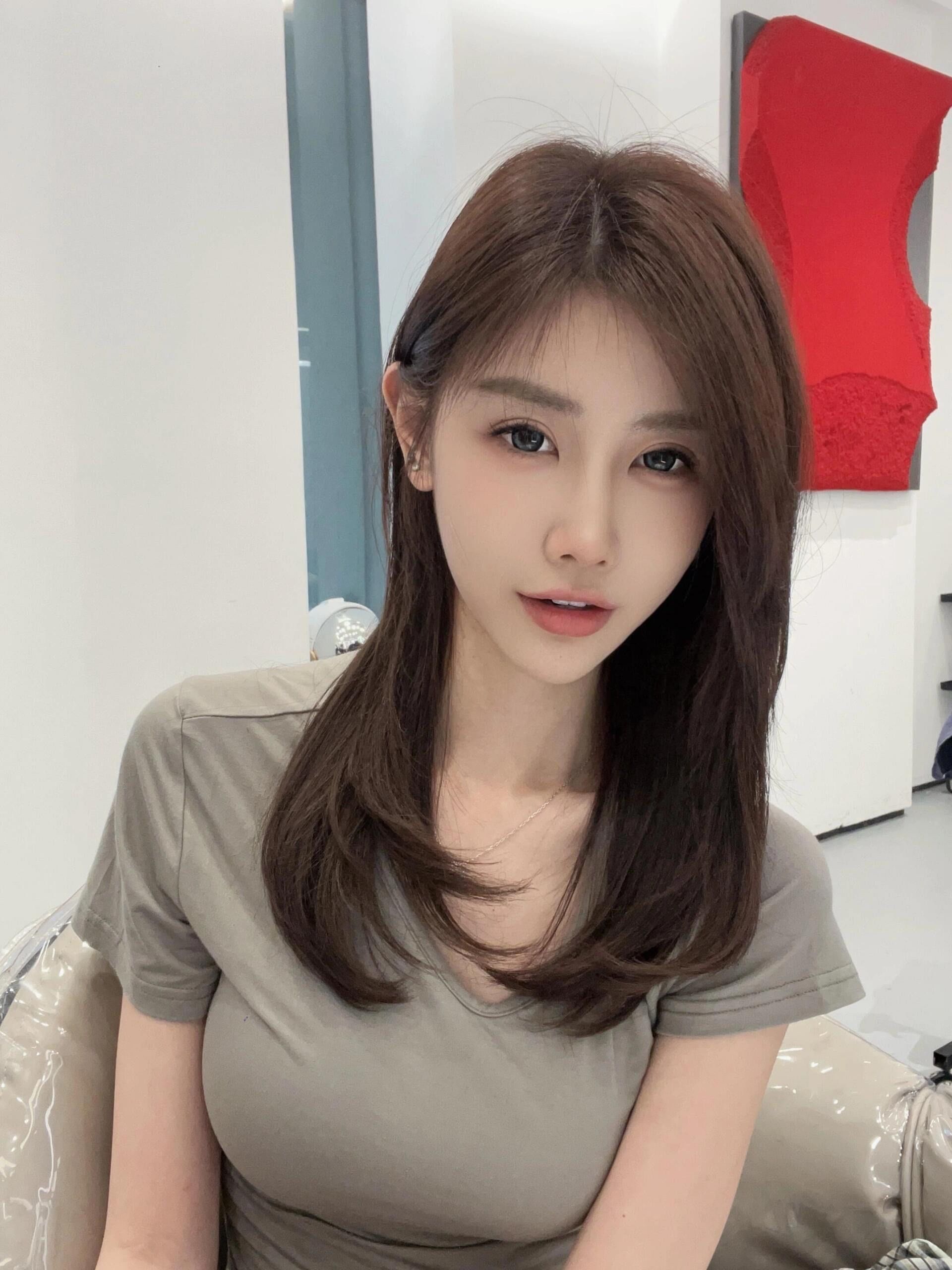 一款扎发也好看的法式刘海,方圆脸标配 高层次发型#女生中长发发型