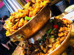 -沪小二炭火蛙锅(淮海中路美食不夜城店)