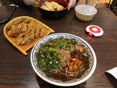 -爆炸头阿姨小四川正宗川味小吃(无任何分店)